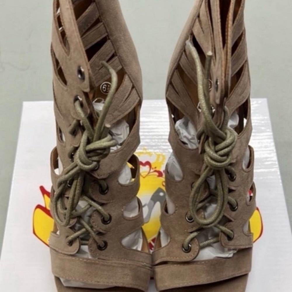 Stylish Tan Women's Shoes - Picture 1 of 7